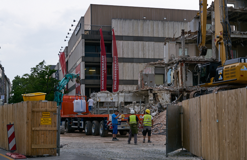 01.07.2019 - Hotel Königshof. Abriss und Neubau