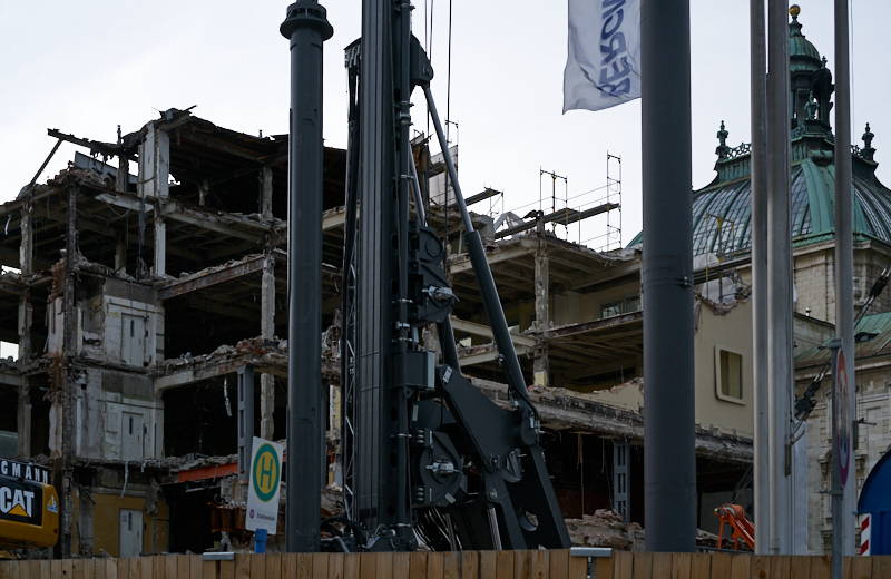 01.07.2019 - Hotel Königshof. Abriss und Neubau