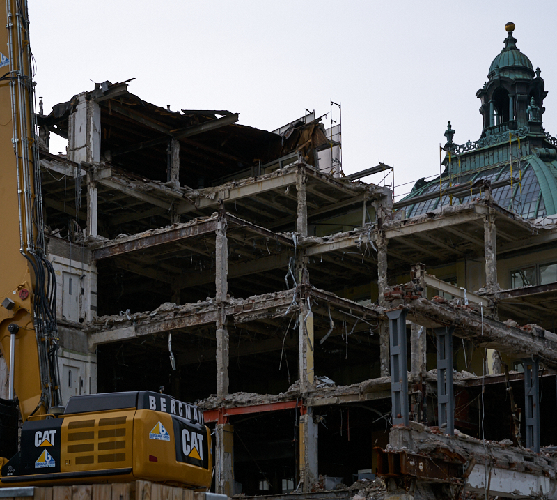01.07.2019 - Hotel Königshof. Abriss und Neubau