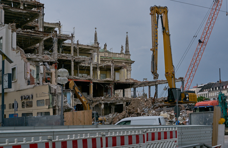 01.07.2019 - Hotel Königshof. Abriss und Neubau
