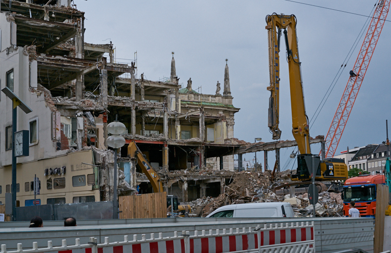 01.07.2019 - Hotel Königshof. Abriss und Neubau