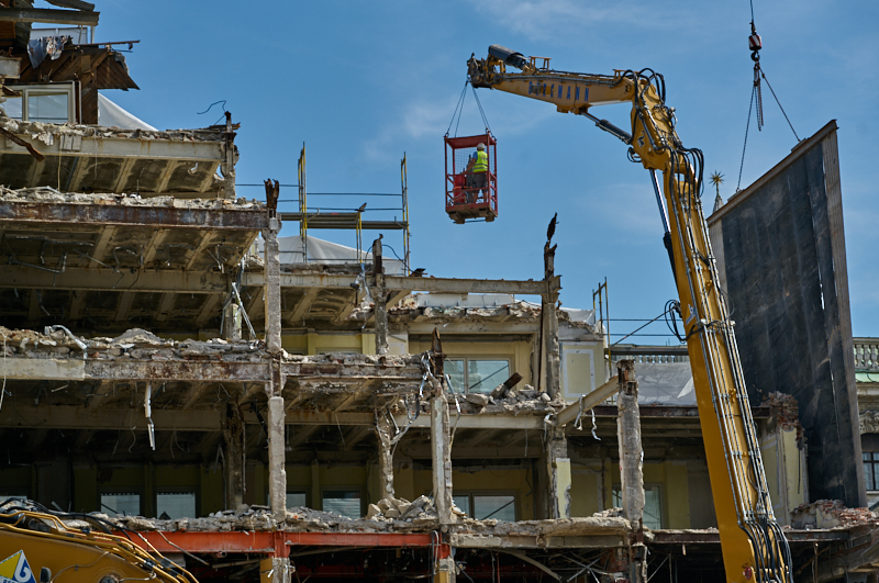 03.07.2019 - Abrissarbeiten am ehemaligen Luxushotel Königshof