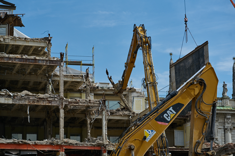 03.07.2019 - Abrissarbeiten am ehemaligen Luxushotel Königshof