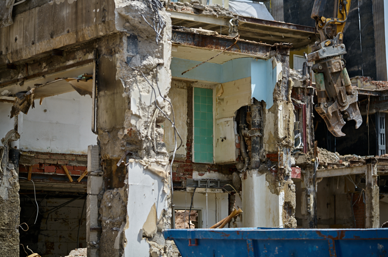 03.07.2019 - Abrissarbeiten am ehemaligen Luxushotel Königshof