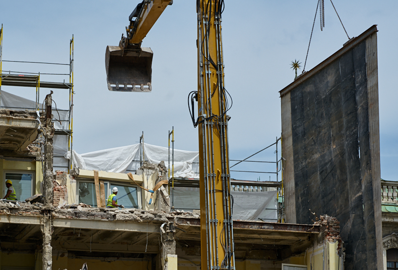 03.07.2019 - Abrissarbeiten am ehemaligen Luxushotel Königshof