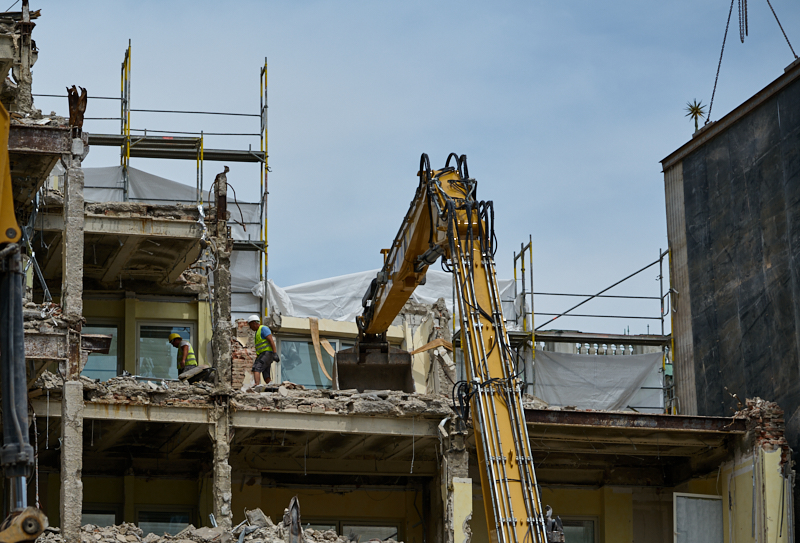 03.07.2019 - Abrissarbeiten am ehemaligen Luxushotel Königshof