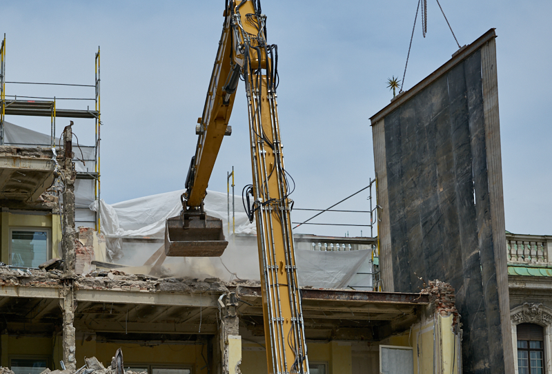 03.07.2019 - Abrissarbeiten am ehemaligen Luxushotel Königshof