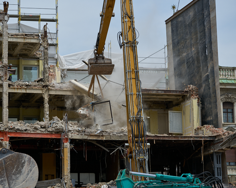 03.07.2019 - Abrissarbeiten am ehemaligen Luxushotel Königshof