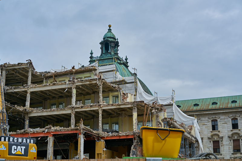 08.07.2019 - Neue Woche beim Abriss des Königshof München