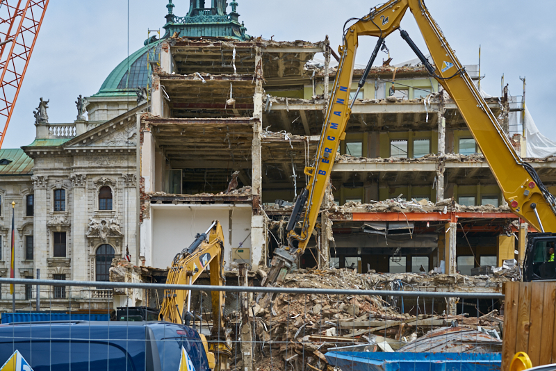 08.07.2019 - Neue Woche beim Abriss des Königshof München