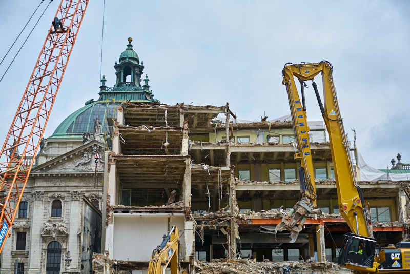 08.07.2019 - Neue Woche beim Abriss des Königshof München