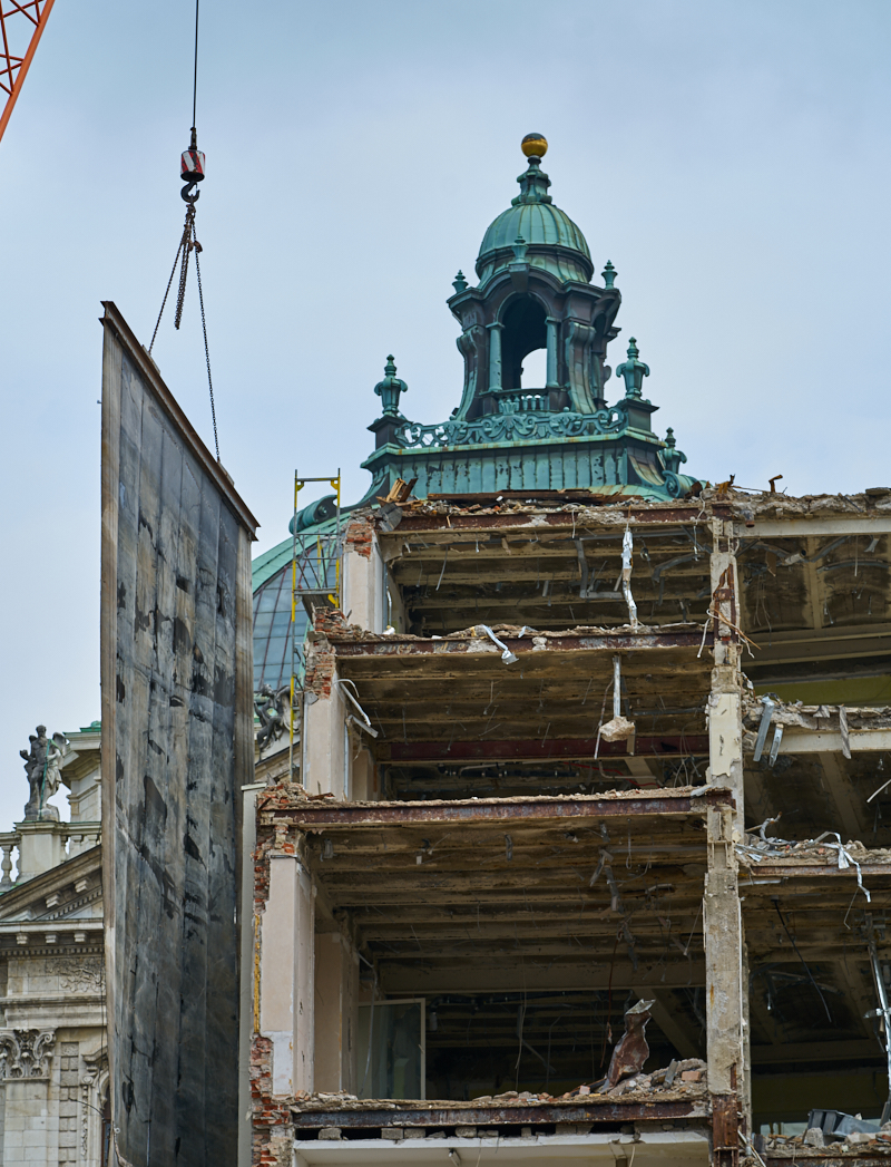 08.07.2019 - Neue Woche beim Abriss des Königshof München
