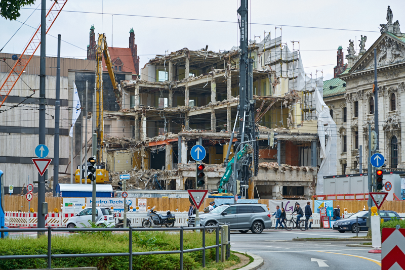 08.07.2019 - Neue Woche beim Abriss des Königshof München