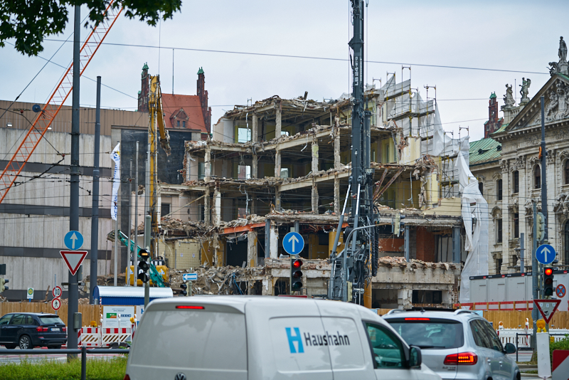 08.07.2019 - Neue Woche beim Abriss des Königshof München