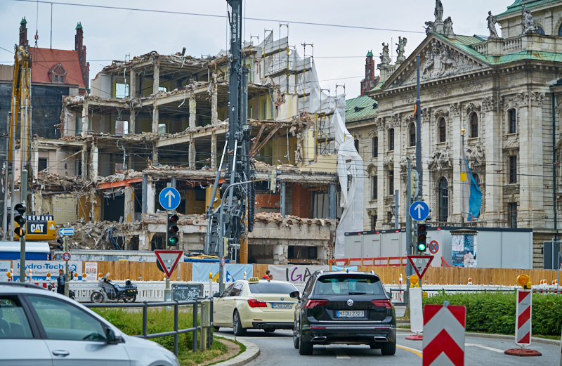 08.07.2019 - Neue Woche beim Abriss des Königshof München