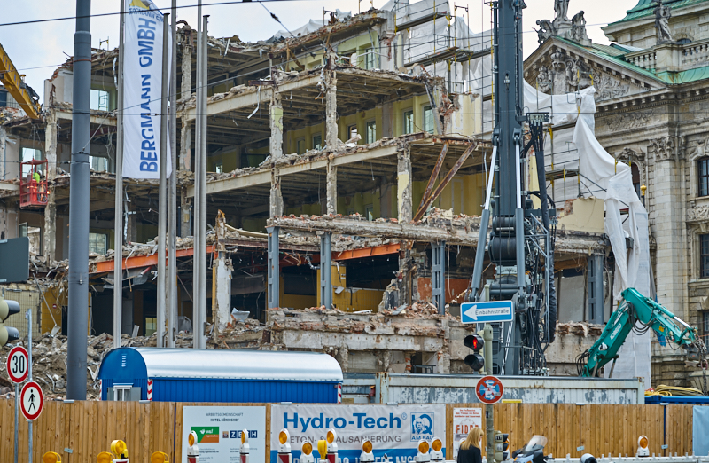 08.07.2019 - Neue Woche beim Abriss des Königshof München
