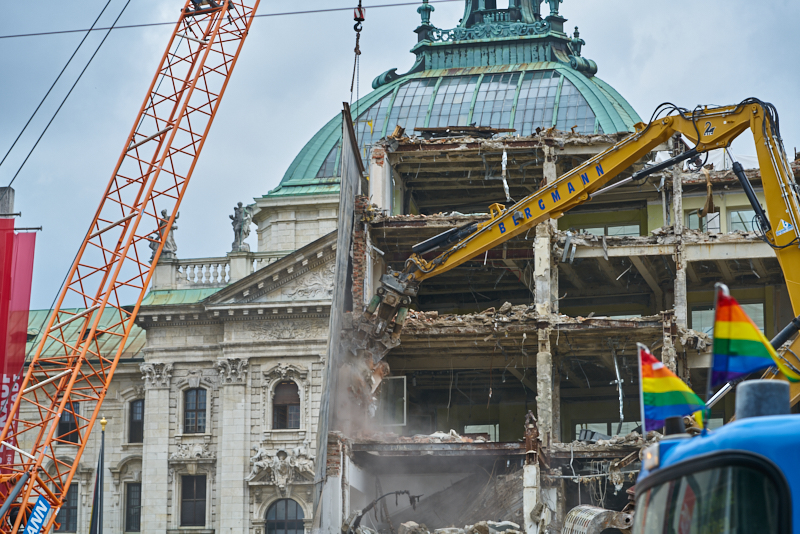 08.07.2019 - Neue Woche beim Abriss des Königshof München