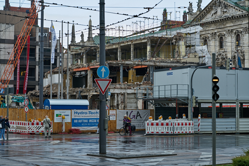 13.07.2019 - Abrissbaustelle Hotel Königshof München am Regensamstag