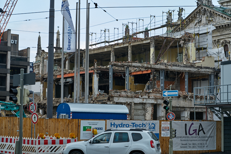13.07.2019 - Abrissbaustelle Hotel Königshof München am Regensamstag