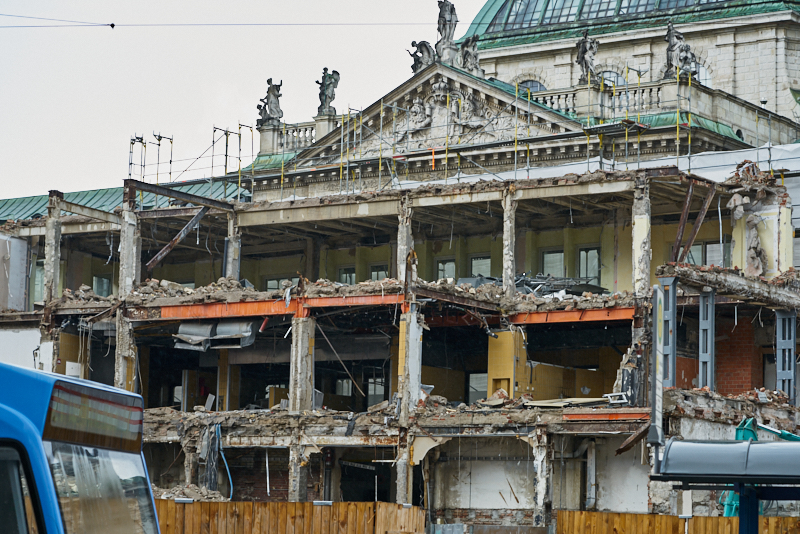 13.07.2019 - Abrissbaustelle Hotel Königshof München am Regensamstag