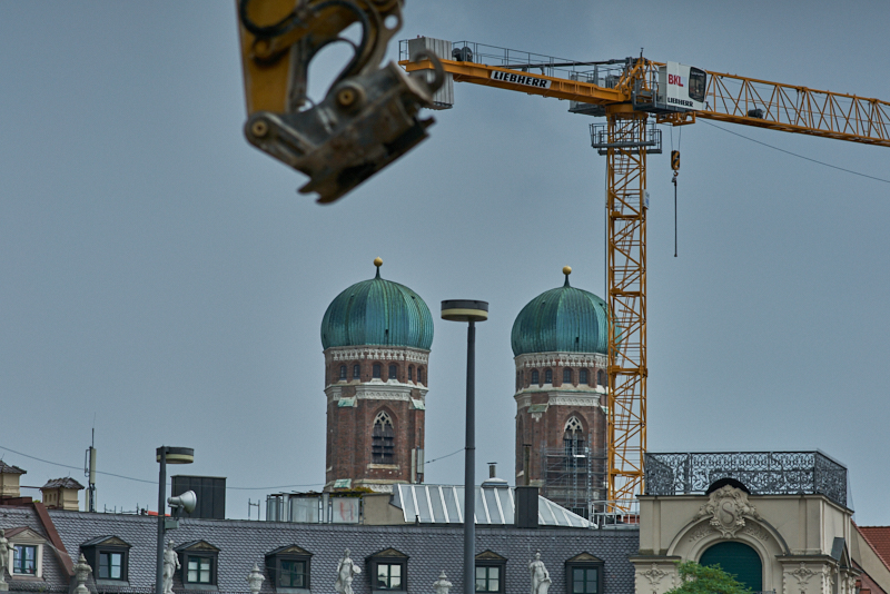 13.07.2019 - Abrissbaustelle Hotel Königshof München am Regensamstag