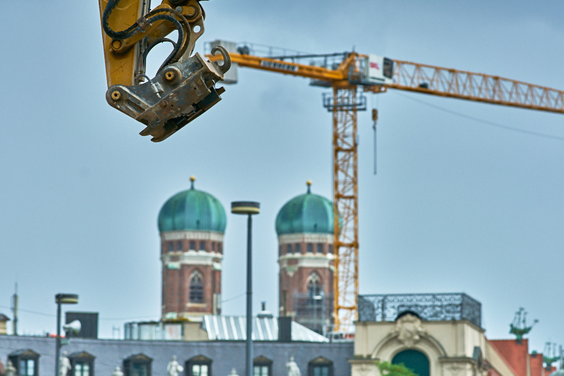 13.07.2019 - Abrissbaustelle Hotel Königshof München am Regensamstag
