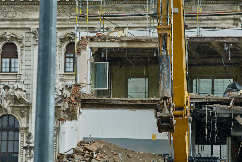 13.07.2019 - Abrissbaustelle Hotel Königshof München am Regensamstag