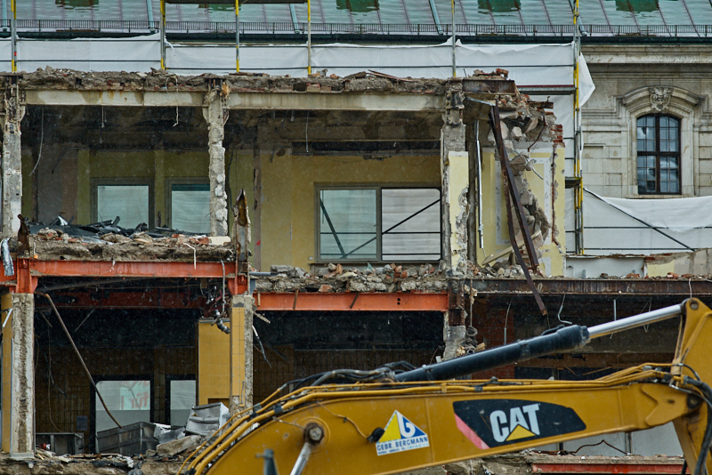 13.07.2019 - Abrissbaustelle Hotel Königshof München am Regensamstag