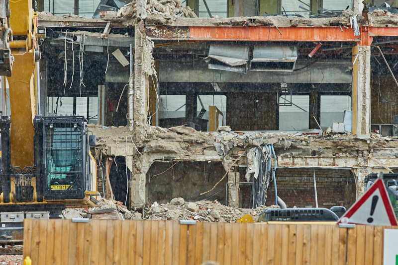 13.07.2019 - Abrissbaustelle Hotel Königshof München am Regensamstag