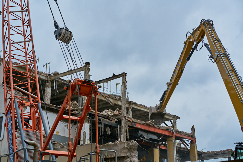 13.07.2019 - Abrissbaustelle Hotel Königshof München am Regensamstag