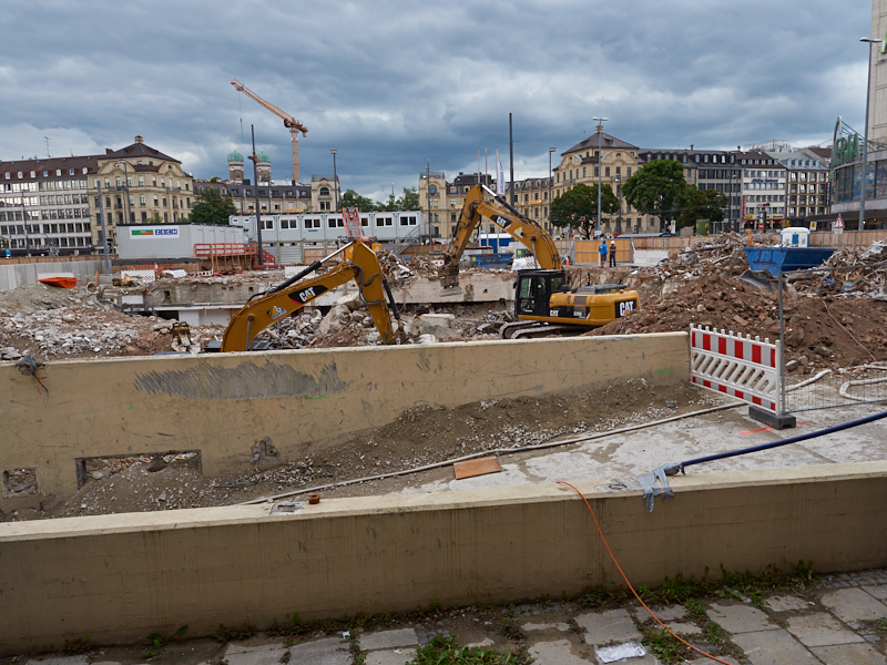 13.08.2019 - Im 2. Tiegeschoss des Hotel Königshof wird kräftig gebaggert
