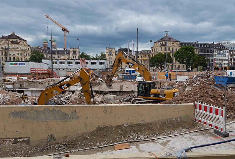 13.08.2019 - Im 2. Tiegeschoss des Hotel Königshof wird kräftig gebaggert