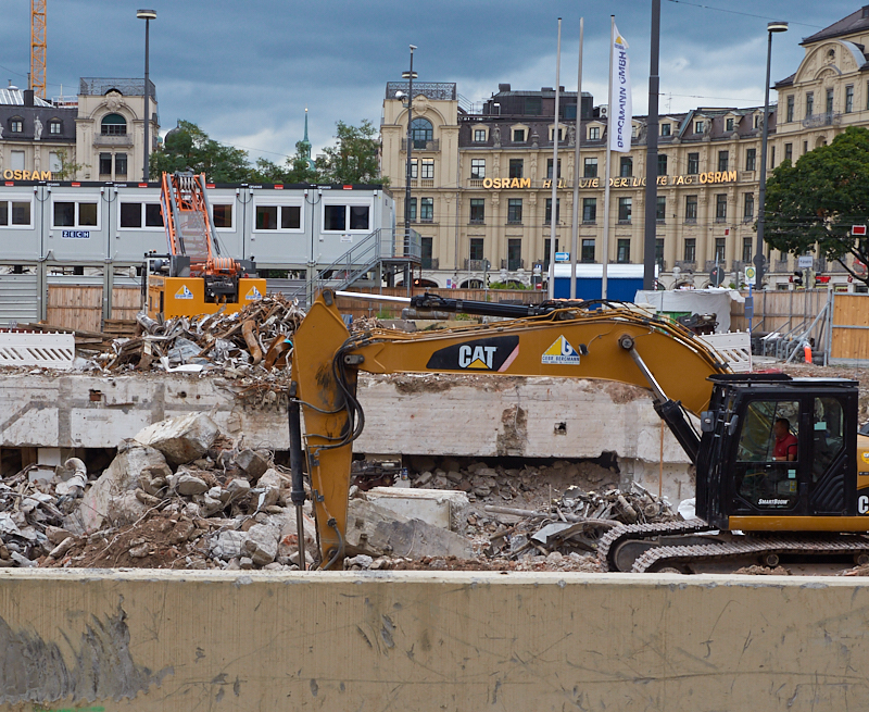 13.08.2019 - Im 2. Tiegeschoss des Hotel Königshof wird kräftig gebaggert