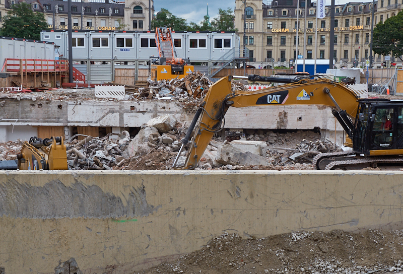 13.08.2019 - Im 2. Tiegeschoss des Hotel Königshof wird kräftig gebaggert