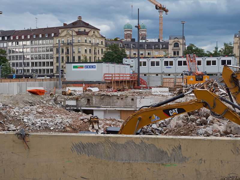 13.08.2019 - Im 2. Tiegeschoss des Hotel Königshof wird kräftig gebaggert