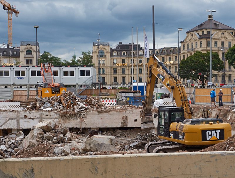 13.08.2019 - Im 2. Tiegeschoss des Hotel Königshof wird kräftig gebaggert