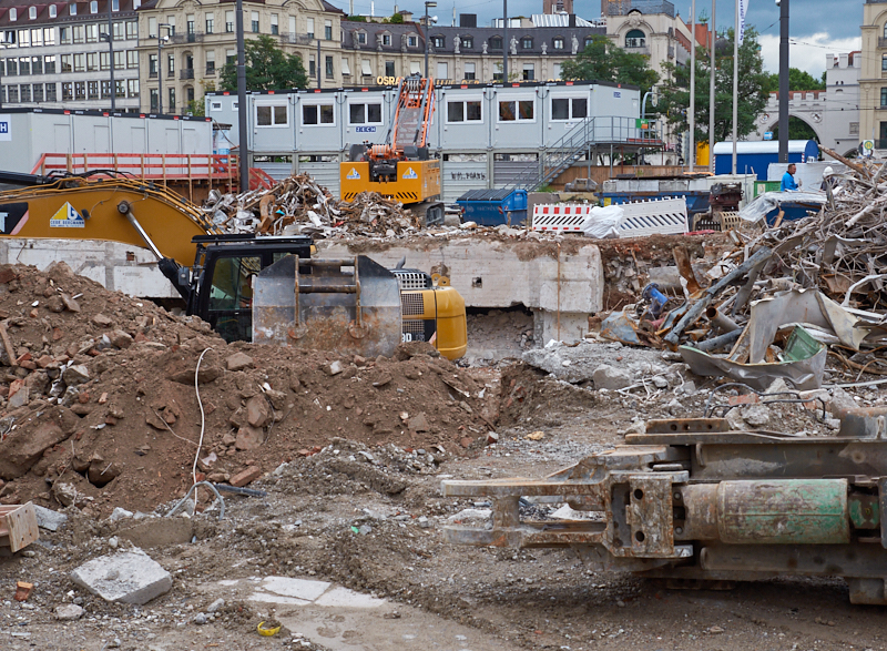 13.08.2019 - Im 2. Tiegeschoss des Hotel Königshof wird kräftig gebaggert