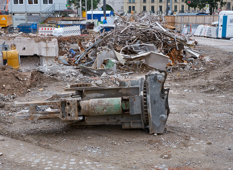 13.08.2019 - Im 2. Tiegeschoss des Hotel Königshof wird kräftig gebaggert