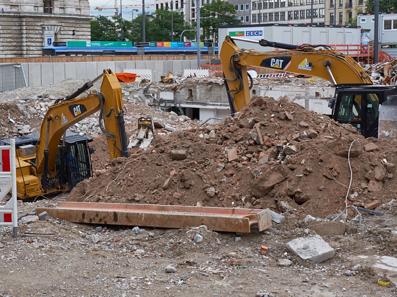 13.08.2019 - Im 2. Tiegeschoss des Hotel Königshof wird kräftig gebaggert