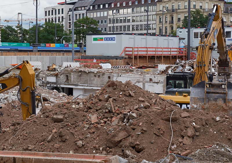 13.08.2019 - Im 2. Tiegeschoss des Hotel Königshof wird kräftig gebaggert