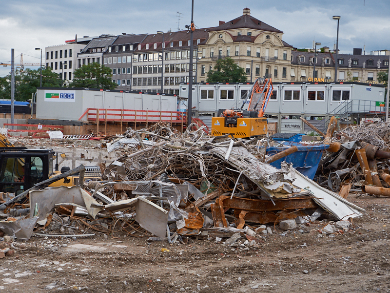 13.08.2019 - Im 2. Tiegeschoss des Hotel Königshof wird kräftig gebaggert