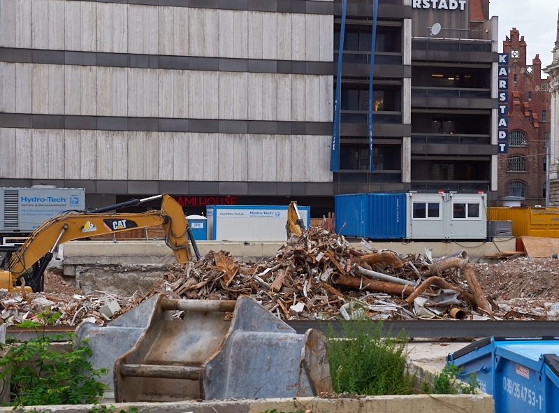 13.08.2019 - Im 2. Tiegeschoss des Hotel Königshof wird kräftig gebaggert