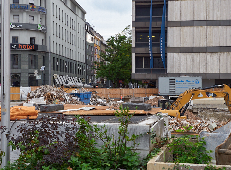 13.08.2019 - Im 2. Tiegeschoss des Hotel Königshof wird kräftig gebaggert