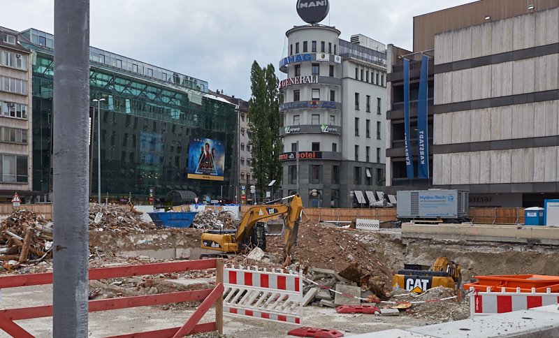 13.08.2019 - Im 2. Tiegeschoss des Hotel Königshof wird kräftig gebaggert