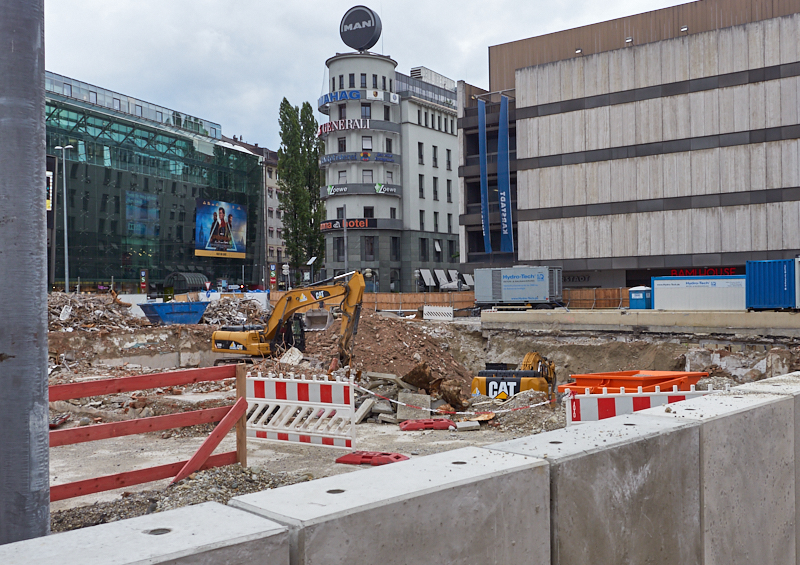 13.08.2019 - Im 2. Tiegeschoss des Hotel Königshof wird kräftig gebaggert