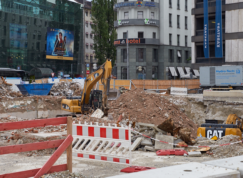 13.08.2019 - Im 2. Tiegeschoss des Hotel Königshof wird kräftig gebaggert