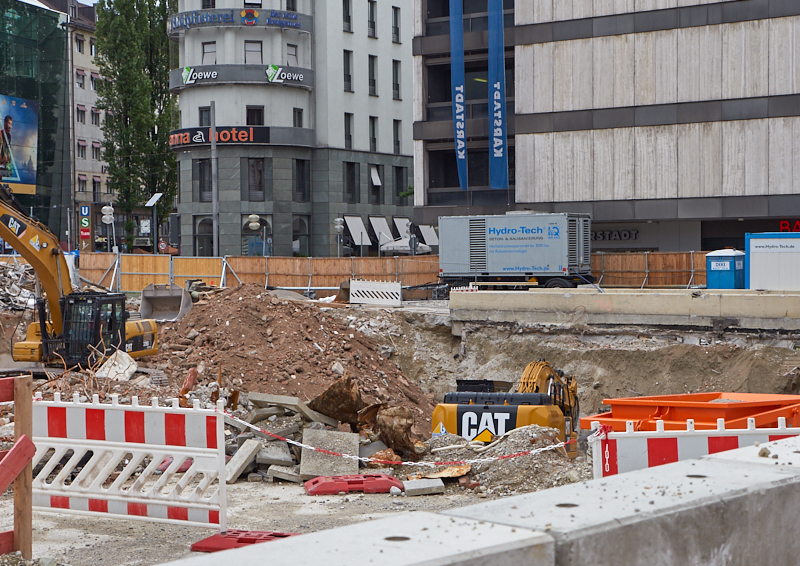 13.08.2019 - Im 2. Tiegeschoss des Hotel Königshof wird kräftig gebaggert
