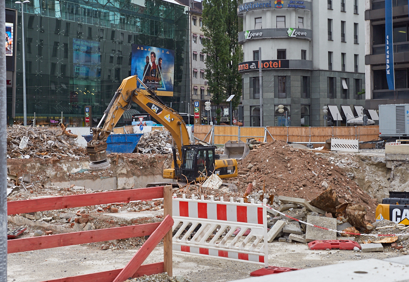 13.08.2019 - Im 2. Tiegeschoss des Hotel Königshof wird kräftig gebaggert
