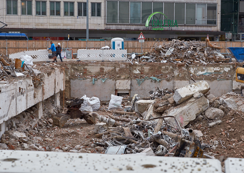 13.08.2019 - Im 2. Tiegeschoss des Hotel Königshof wird kräftig gebaggert