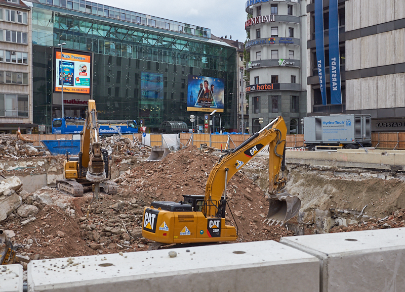 13.08.2019 - Im 2. Tiegeschoss des Hotel Königshof wird kräftig gebaggert